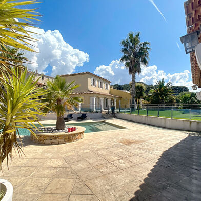 Maison 8 pièces 4500 €