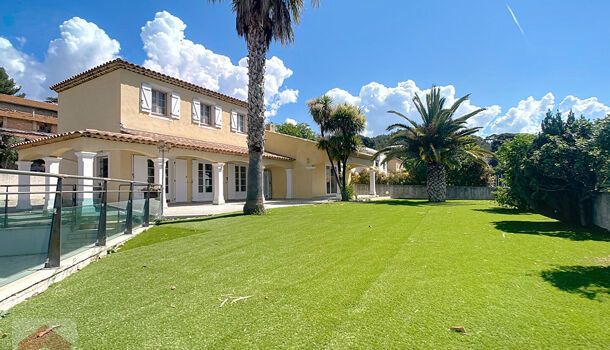 Villa / Maison 8 pièces  à louer Marseille 13eme 13013