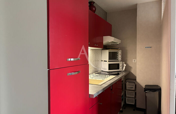 ROCHEFORT ? Studio meublé avec terrasse, face aux Thermes ? Exclusivité ! — photo 4
