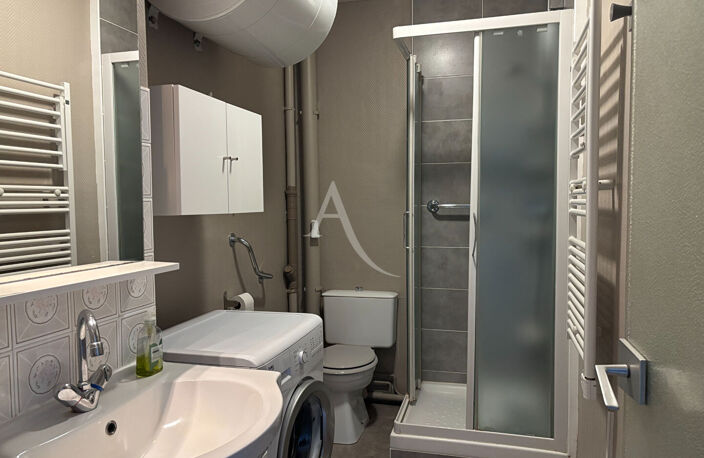 ROCHEFORT ? Studio meublé avec terrasse, face aux Thermes ? Exclusivité ! — photo 5