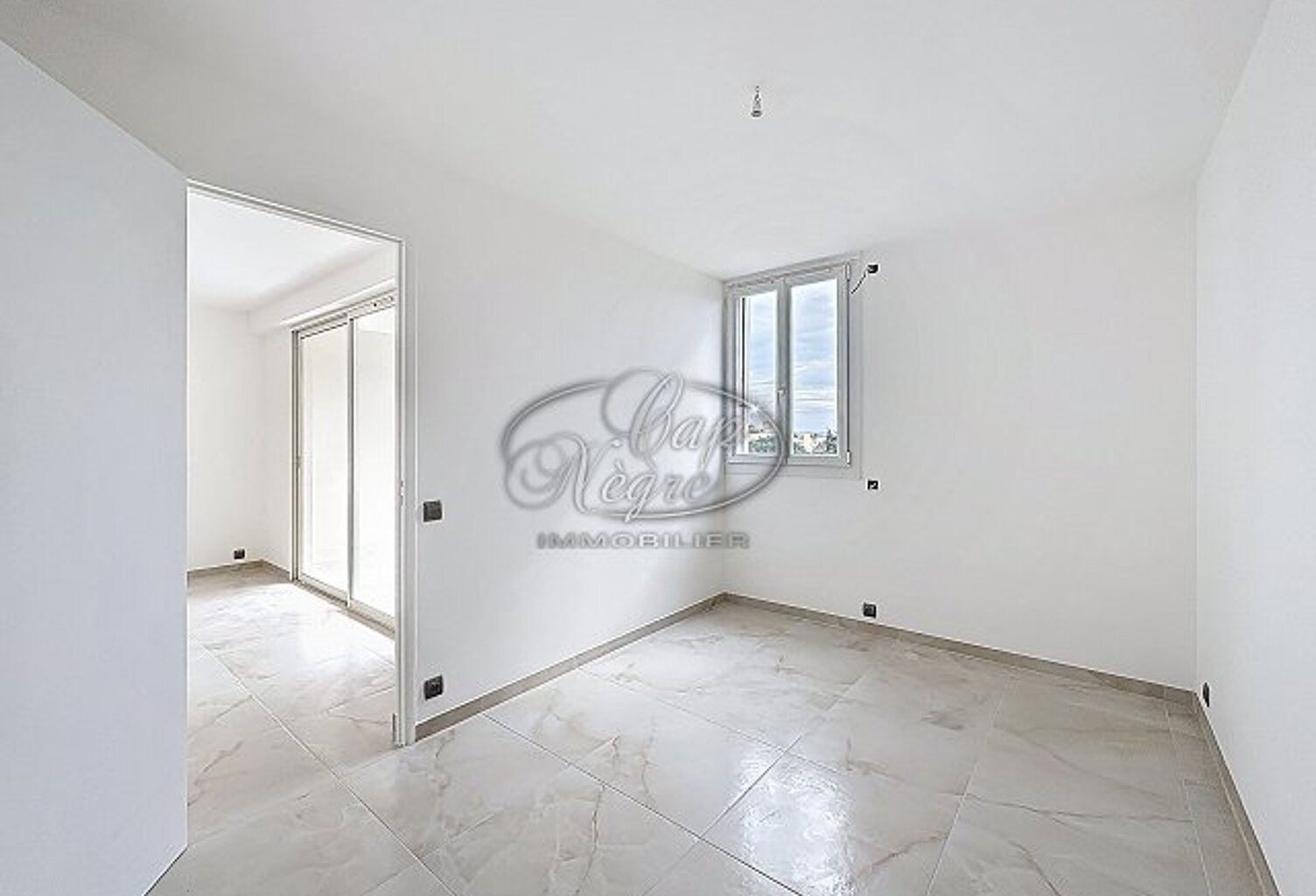 3 PIECES REFAIT A NEUF AU LAVANDOU — photo 1