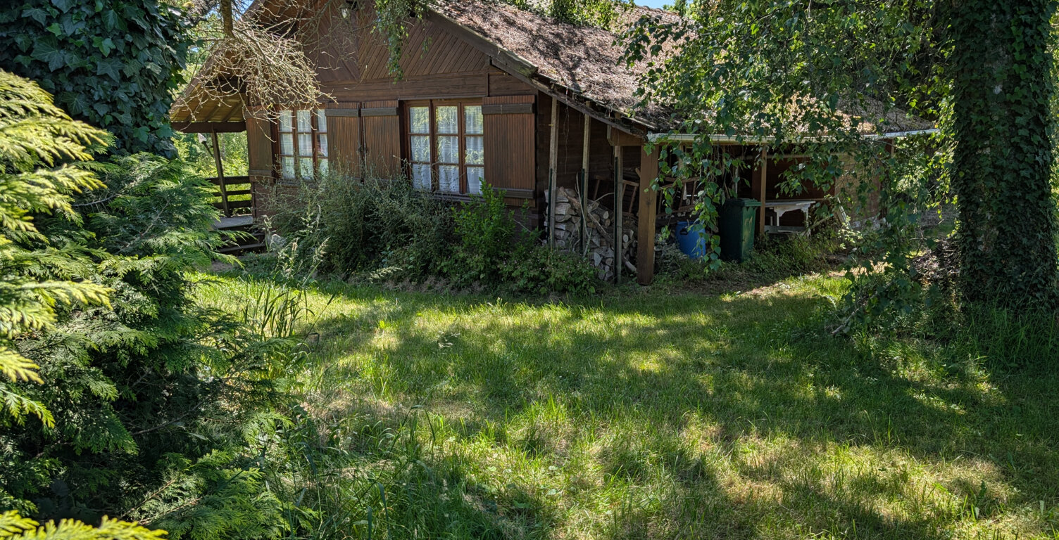 Chalet avec dépendances sur 25 682 m2 de terrain dont 7 415 m2 CONSTRUCTIBLES   proche Pouilly-en-Auxois — photo 1