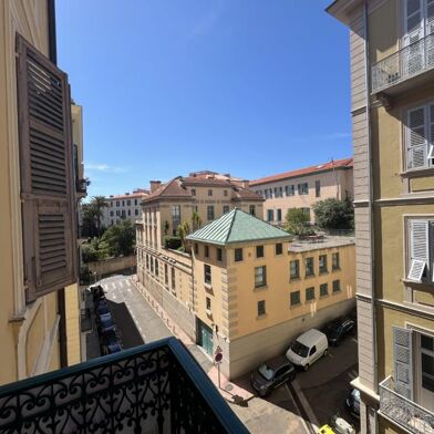 Appartement 7 pièces 1780 €