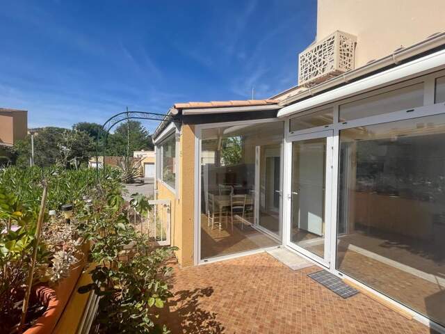 Charmant T3 en rez-de-jardin avec terrasse et parking — photo du bien