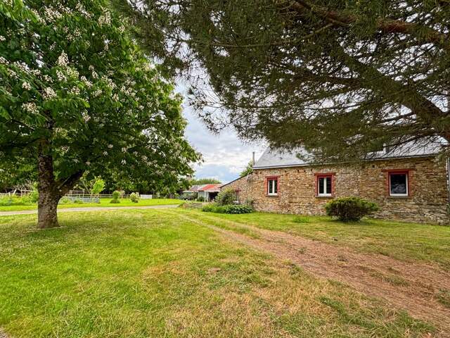 À vendre – Longère indépendante en campagne avec grand terrain et bois privé — photo du bien