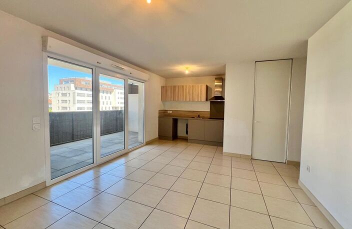 APPARTEMENT T3 AVEC ASCENSEUR, STATIONNEMENT PRIVATIF ET TERRASSE — photo 3