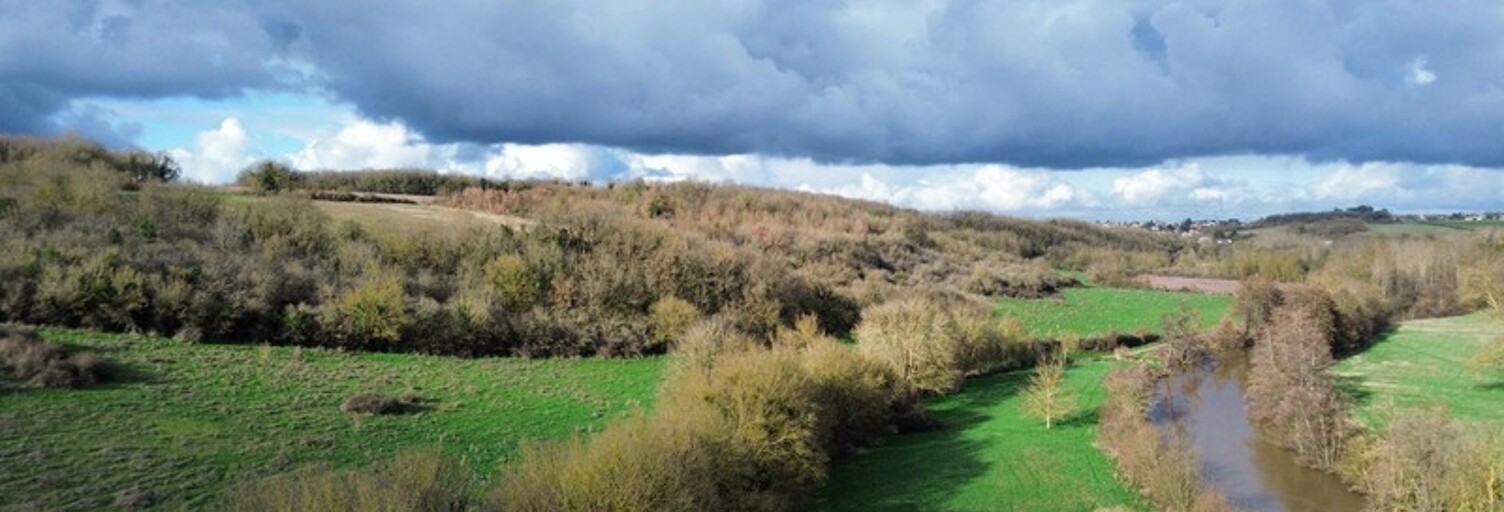 Maison  5557 m² à vendre à Louin (79600)