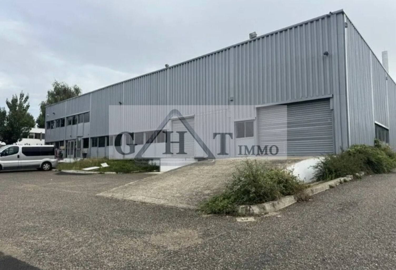 ENTREPOT BUREAUX 3244M2 A VENDRE SARCELLES — photo 1