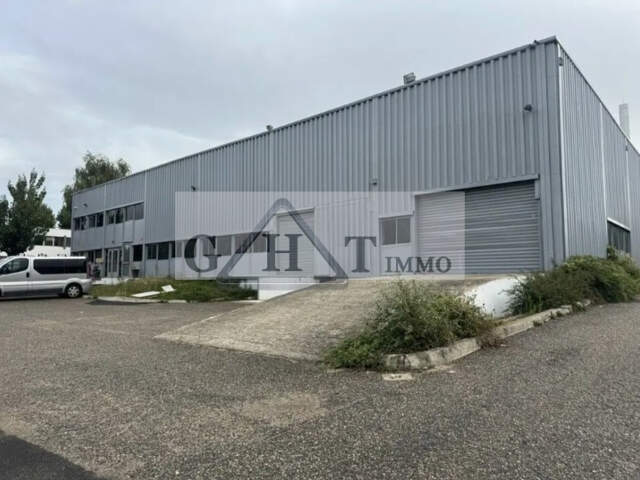 ENTREPOT BUREAUX 3244M2 A VENDRE SARCELLES — photo du bien