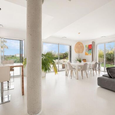 Maison 8 pièces 623940 €