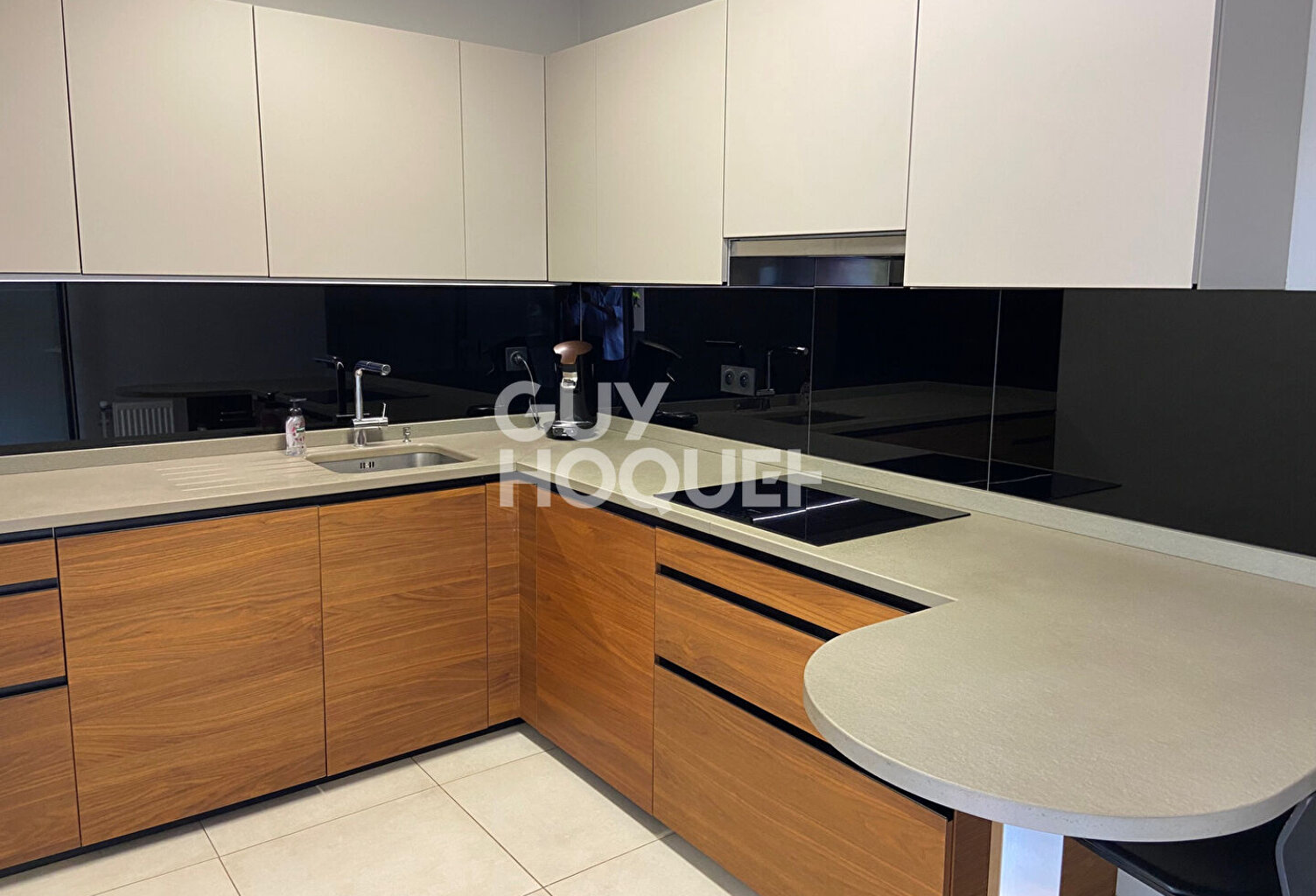 Spacieux T4, 100 M2  3 chambres,terrasses, piscine proche centre ville — photo 1