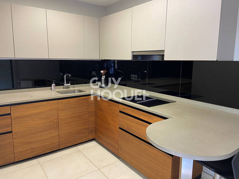 Spacieux T4, 100 M2  3 chambres,terrasses, piscine proche centre ville — photo 1