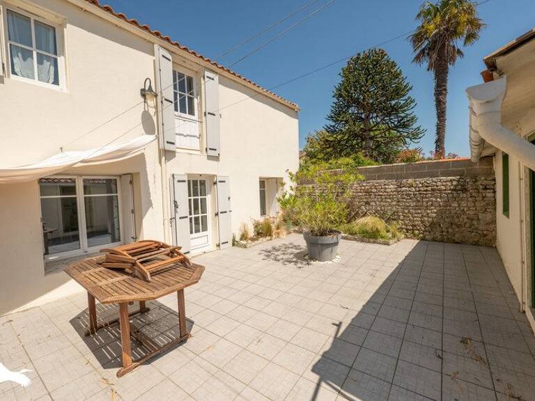 Maison en pierre de 7 pièces principales — photo 1