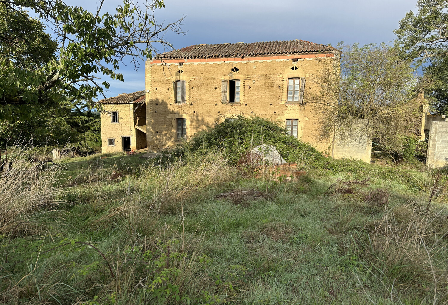 ferme à renover entierement avec 18 HA libre — photo 1