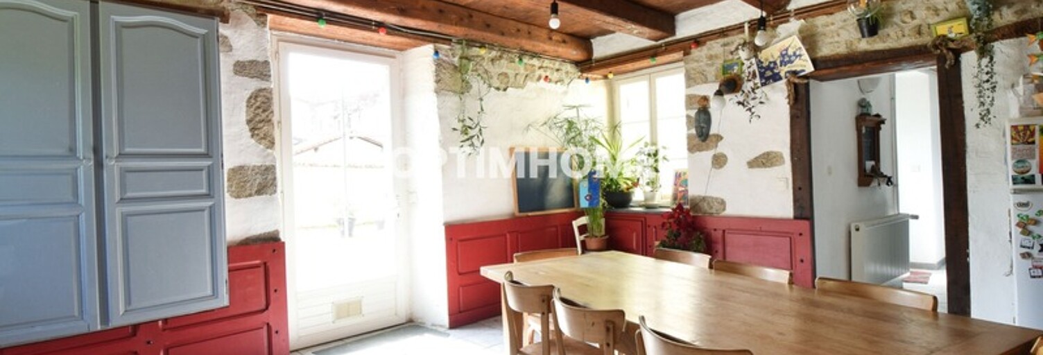 Maison 8 Pièces 296 m² à vendre à Saint-Dier-d'Auvergne (63520)