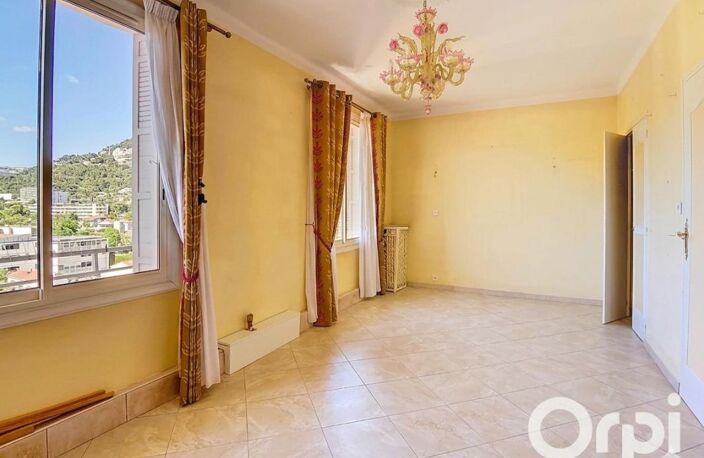 A vendre Appartement T4 dernier étage avec cave et garage Toulon Ouest — photo 2
