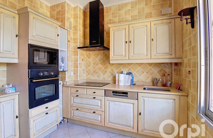 A vendre Appartement T4 dernier étage avec cave et garage Toulon Ouest — photo 3