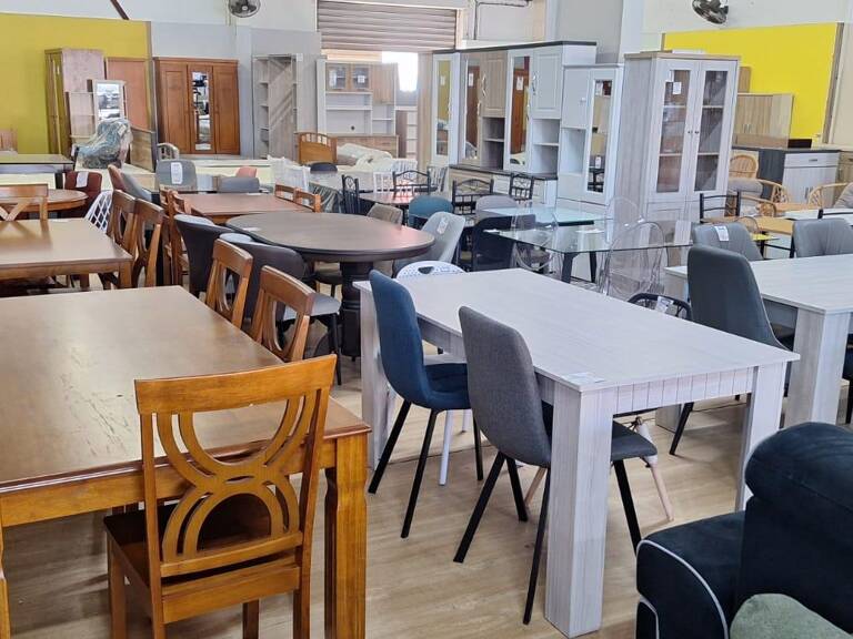 A LOUER - LOCAL DE 750 M² ENVIRON - SAINT-LOUIS - 16 900 € / mois HC* — photo 1