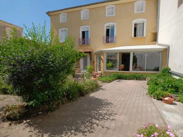Maison vigneronne de 270 m2 +  200m2 de cour, à réinterpréter, idéale pour un projet résidentiel ou mixte — photo du bien