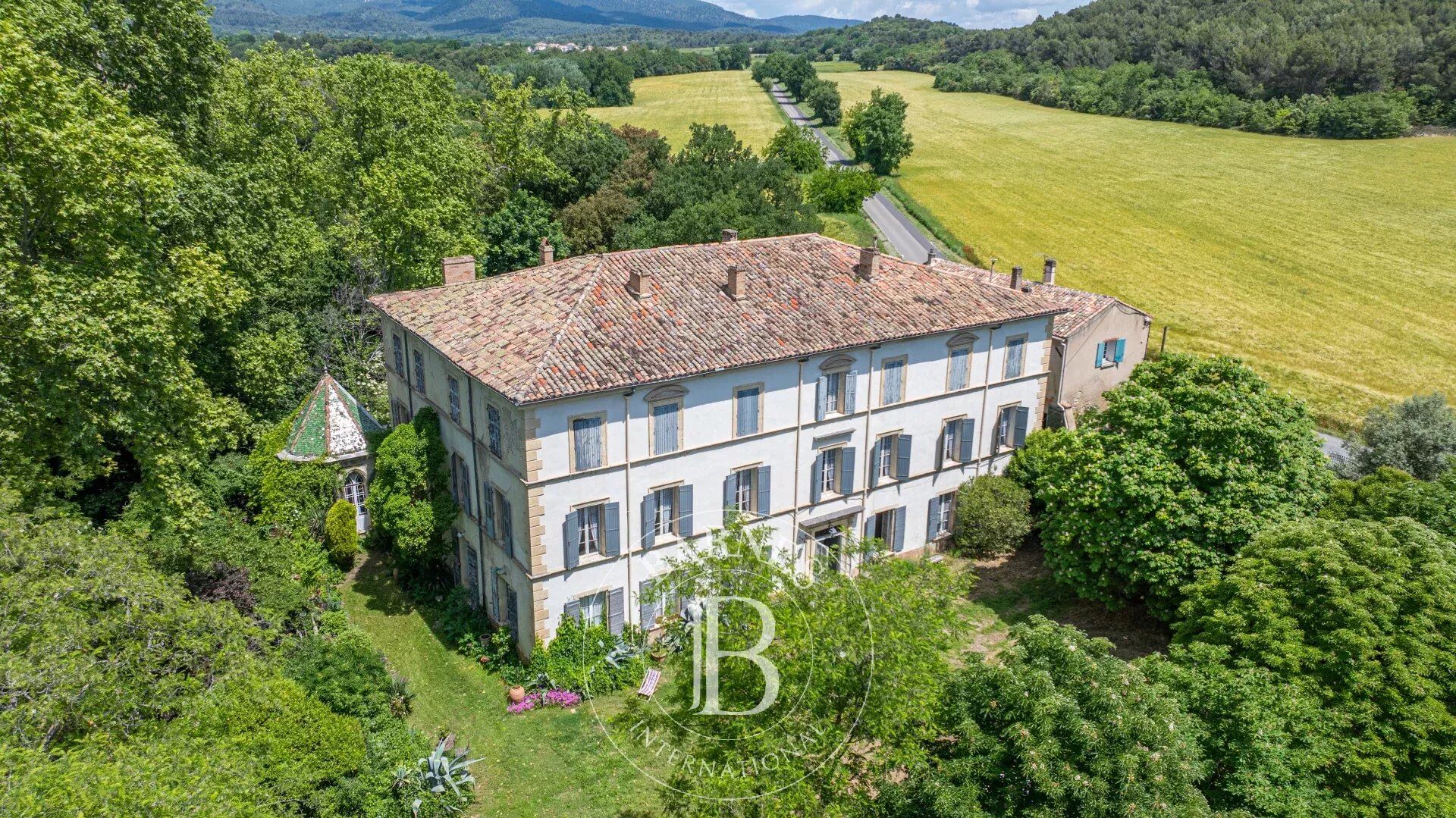 Villa / Maison  T30 à vendre Lourmarin 84160