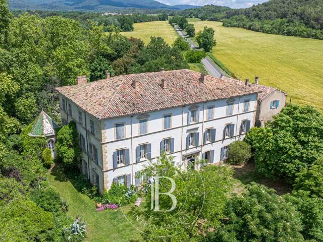PROVENCE - LUBERON - BASTIDE DU XVII SIECLE 800M2- A RENOVER - J — photo du bien