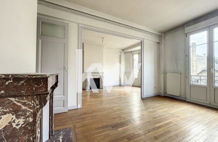 APPARTEMENT DERRIERE LA CATHEDRALE AVEC ASCENSEUR ET 3 CHAMBRES — photo 2