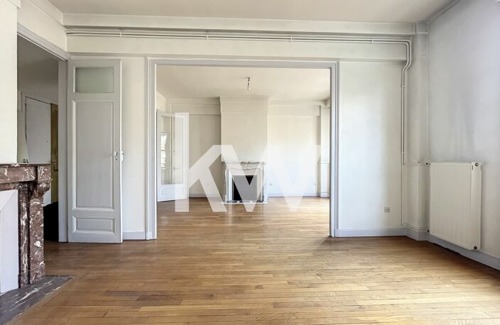 APPARTEMENT DERRIERE LA CATHEDRALE AVEC ASCENSEUR ET 3 CHAMBRES — photo 3