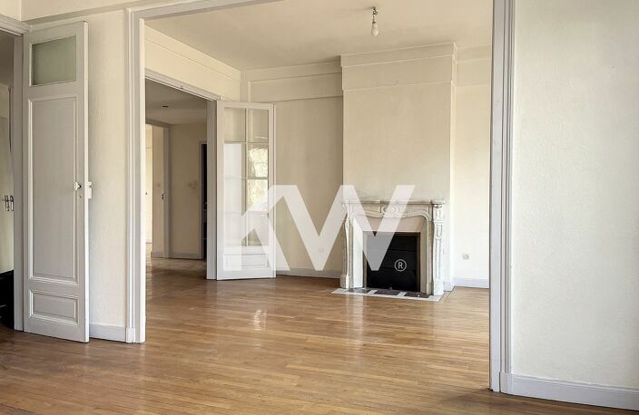 APPARTEMENT DERRIERE LA CATHEDRALE AVEC ASCENSEUR ET 3 CHAMBRES — photo 4