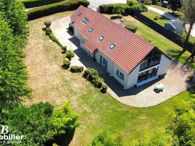 78690/78320 AGRÉABLE Maison de 8 pièces édifiée sur un AGREA — photo du bien