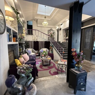 Appartement 8 pièces 329000 €