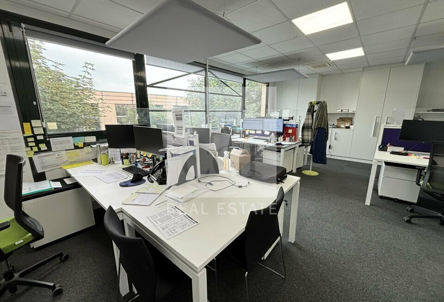 BUREAUX à LOUER — photo 1