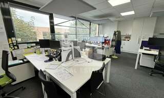 Bureau  239 m² à louer à Bron (69500)
