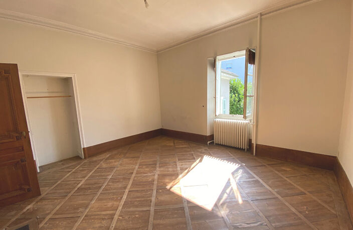 VOIRON Spacieux 6 pièces de 245 m² avec places de PARKING — photo 3