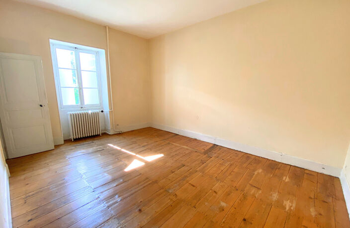 VOIRON Spacieux 6 pièces de 245 m² avec places de PARKING — photo 4