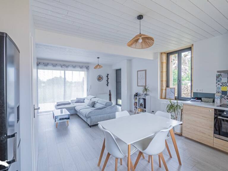 Maison en pierre de 3 pièces principales — photo 1