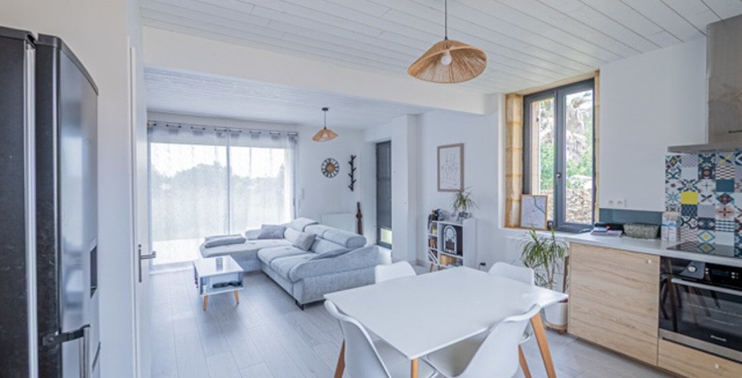 Maison en pierre de 3 pièces principales — photo 1