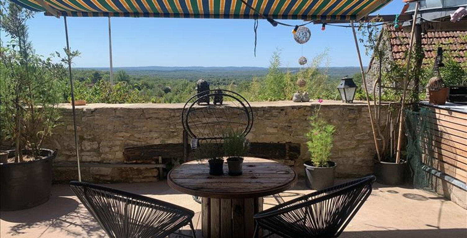 Maison en pierre de 4 pièces principales — photo 1