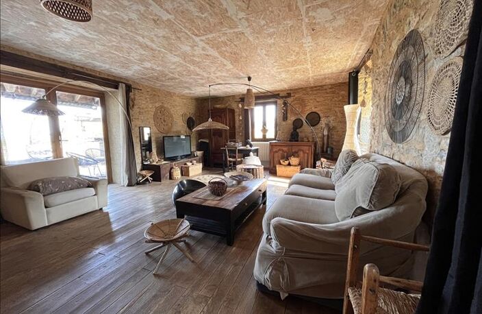 Maison en pierre de 4 pièces principales — photo 2