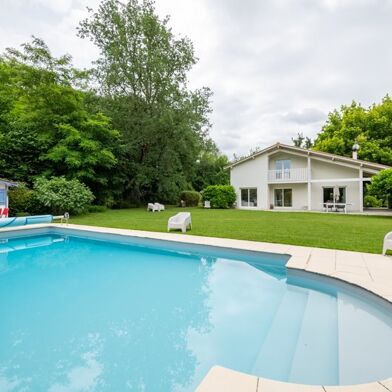 Maison 5 pièces 560100 €