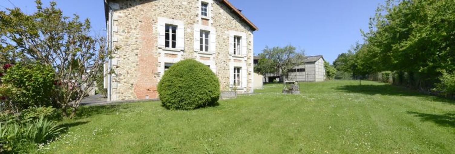 Maison 9 Pièces 210 m² à vendre à Massignac (16310)