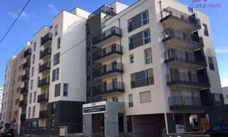 Garage   m² à louer à Lyon 8 (69008)