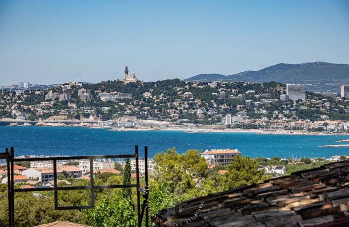 MAISON AVEC PISCINE - VUE MER - GROTTE ROLLAND 13008 MARSEILLE — photo 2