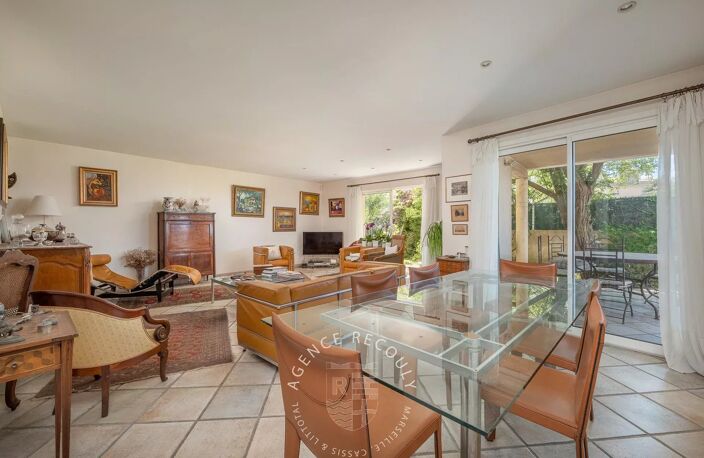 MAISON AVEC PISCINE - VUE MER - GROTTE ROLLAND 13008 MARSEILLE — photo 4