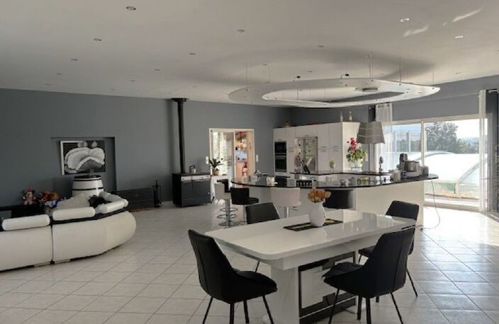 Maison 7 pièces 276 m&sup2; — photo 2