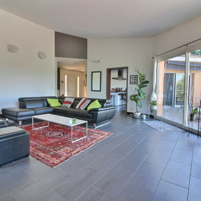 Maison 7 pièces 3500 €