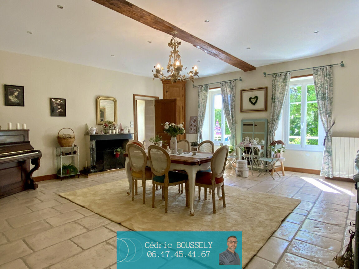 Villa / Maison  T8 à vendre Jarnac-Champagne 17520