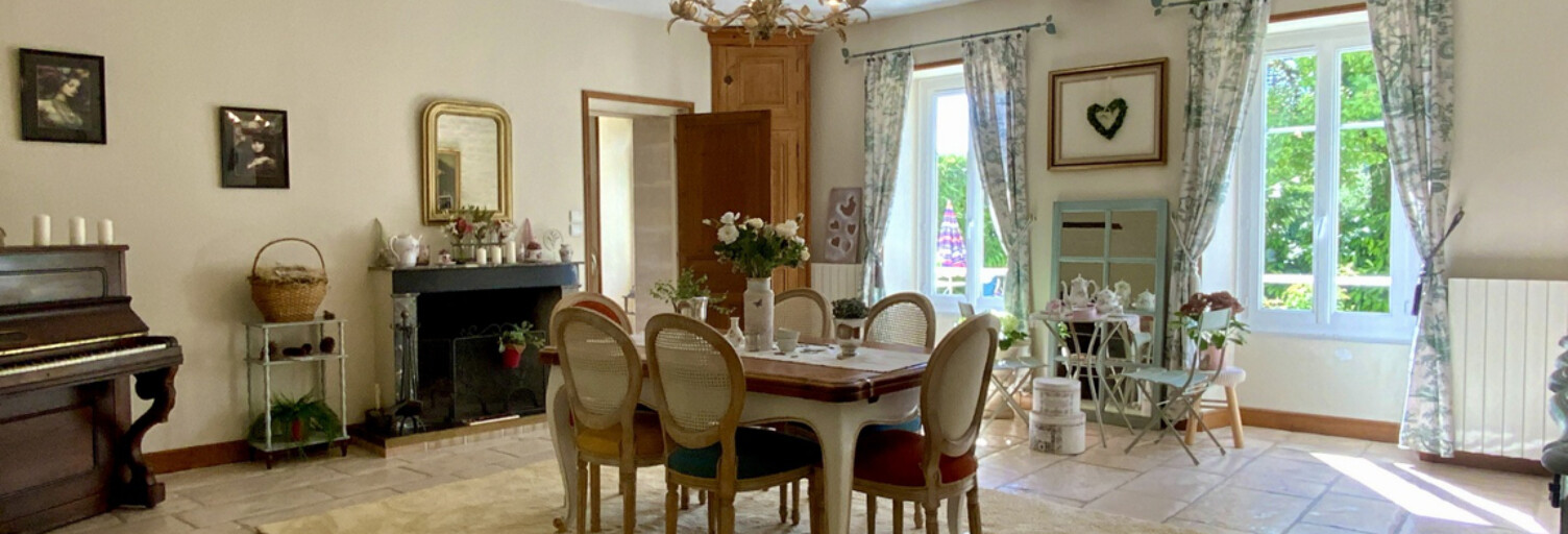 Maison 8 Pièces 258 m² à vendre à Jarnac-Champagne (17520)