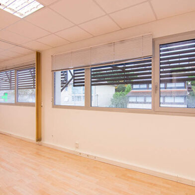 Commerce 2 pièces 775 €