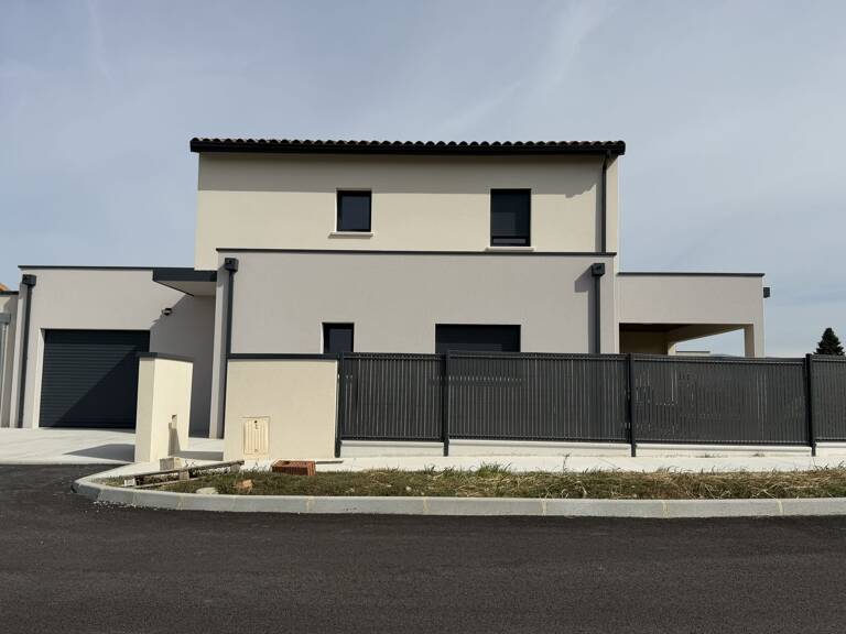 Maison de 2024 GRANGES LES BEAUMONT — photo 1