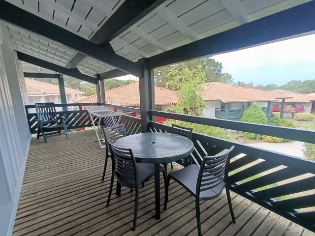 Appartement 2 pièces et vaste terrasse couverte — photo du bien